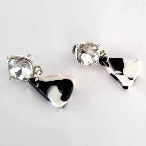 Vintage Lightweight Rhinestone Acrylic Black, Grey/Pinkish White Dangle Earrings - Picture 7 of 8
